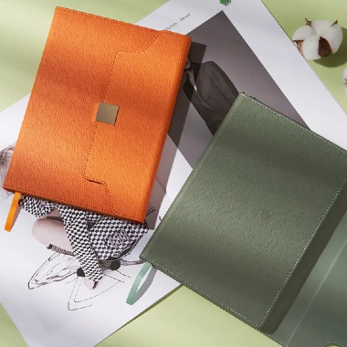 Мистецтво подарунків: зробити заяву з вигадливими зошитами